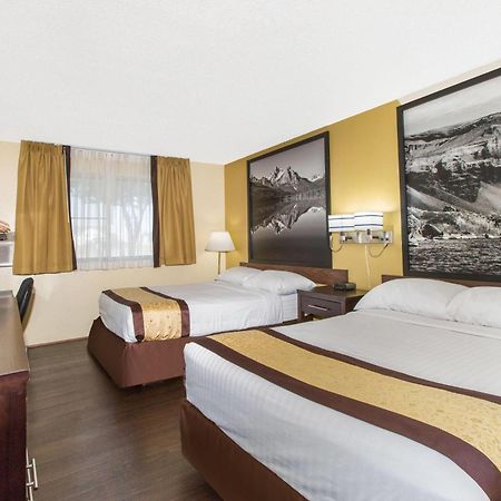Super 8 By Wyndham Nampa Hotel Екстериор снимка