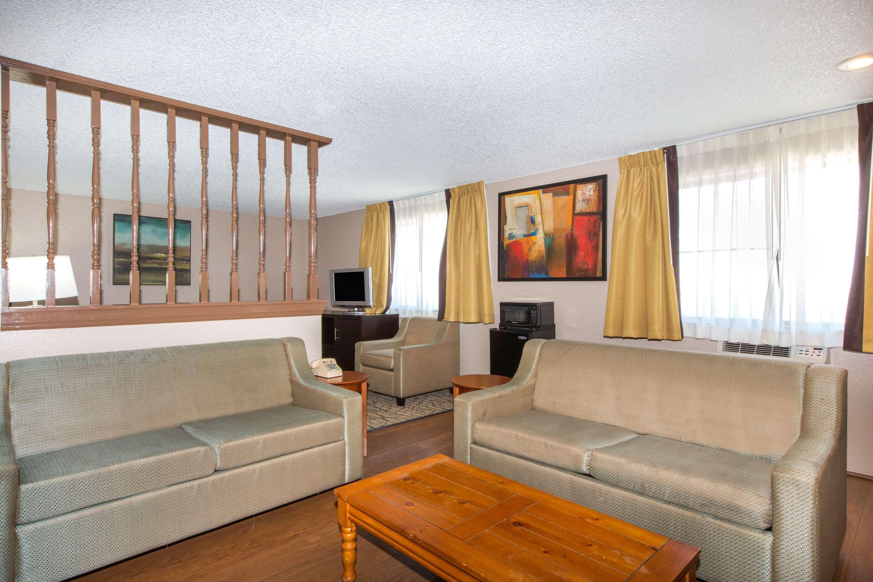 Super 8 By Wyndham Nampa Hotel Екстериор снимка