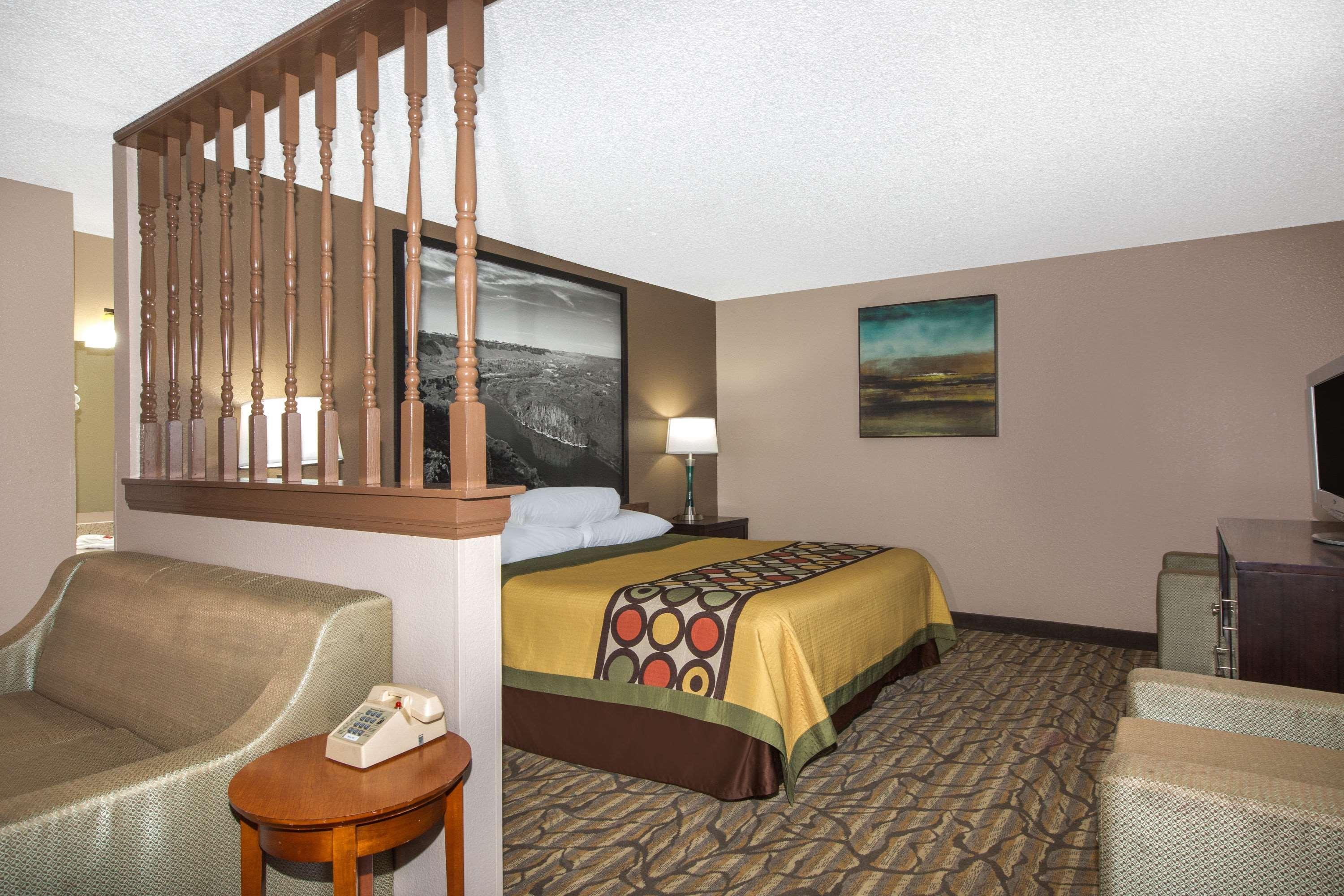 Super 8 By Wyndham Nampa Hotel Екстериор снимка