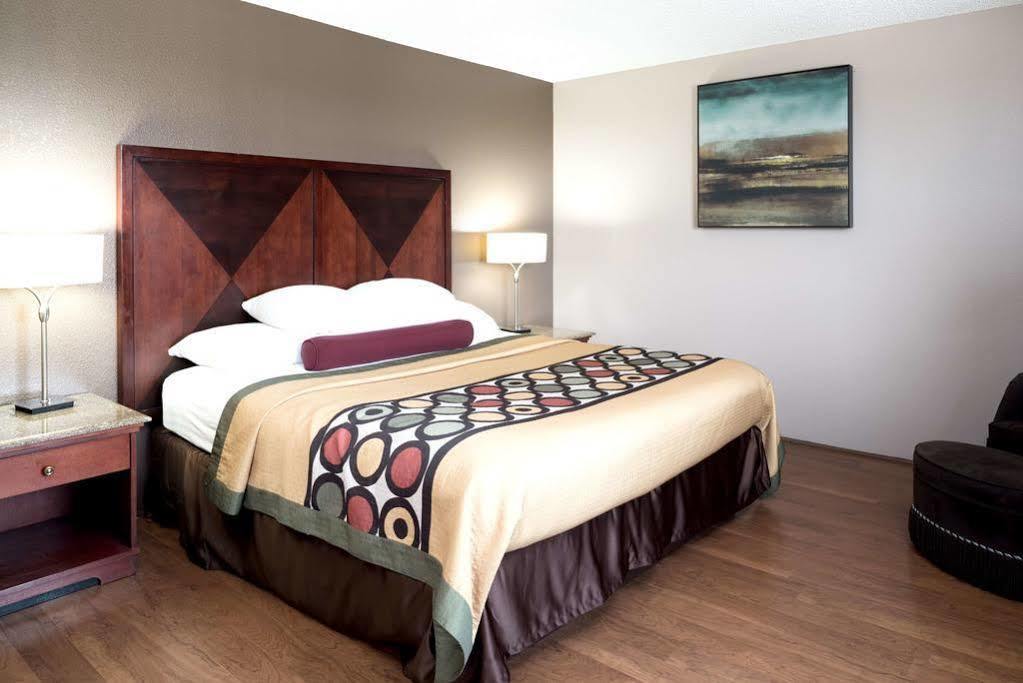 Super 8 By Wyndham Nampa Hotel Екстериор снимка