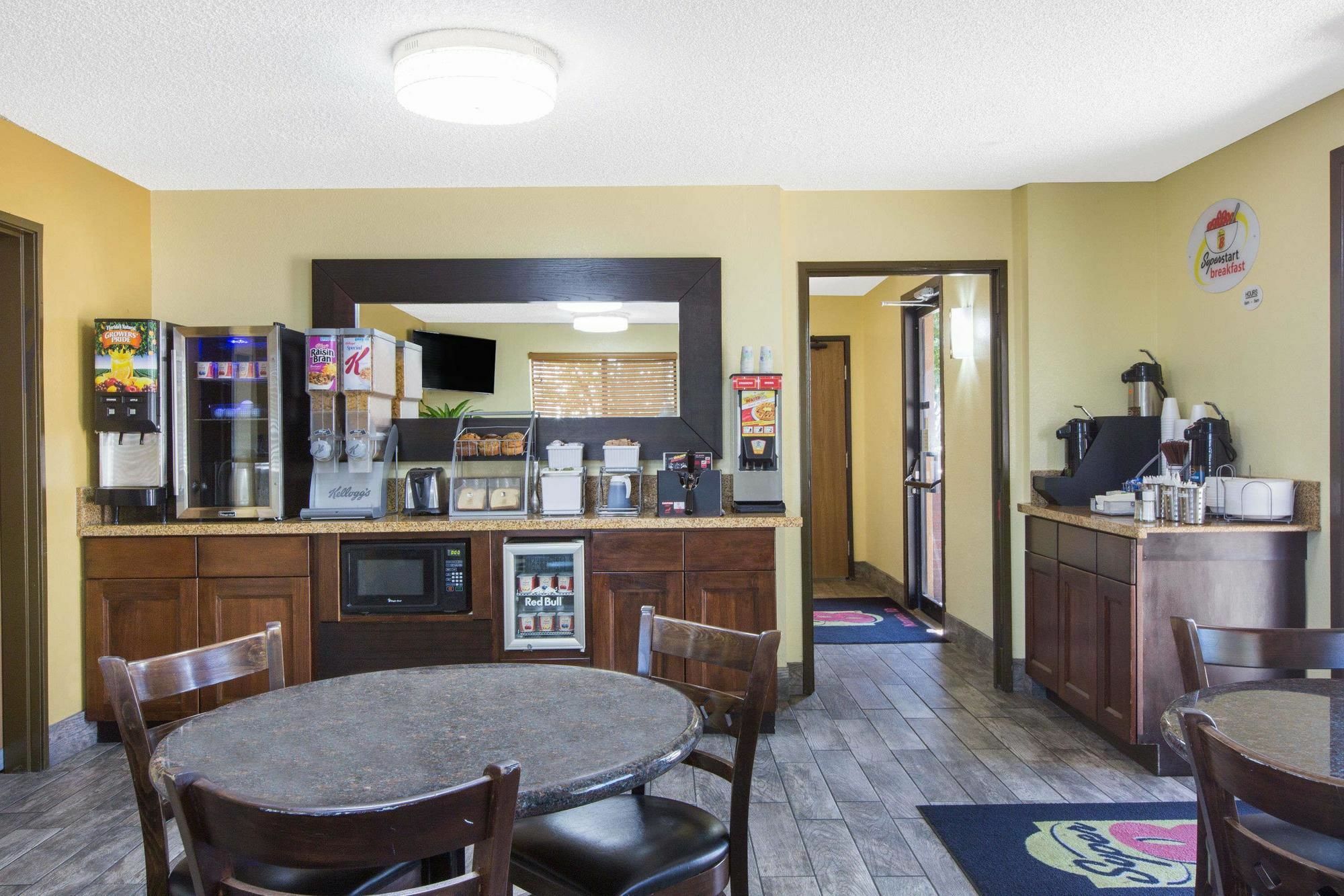 Super 8 By Wyndham Nampa Hotel Екстериор снимка