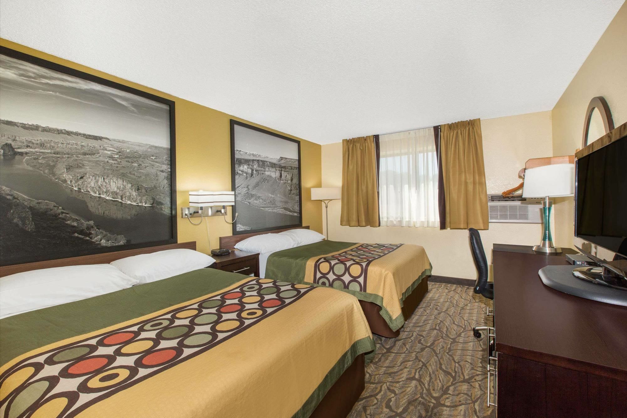 Super 8 By Wyndham Nampa Hotel Екстериор снимка