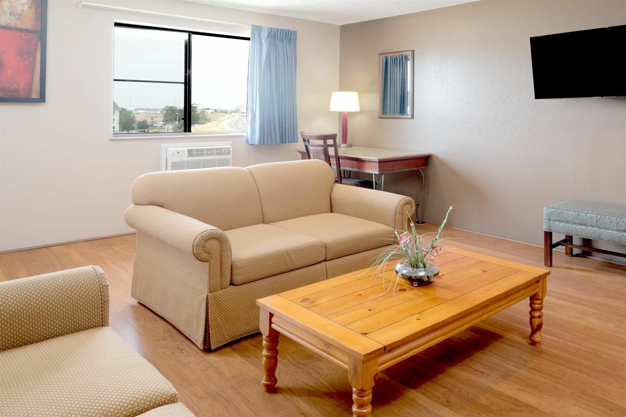 Super 8 By Wyndham Nampa Hotel Екстериор снимка
